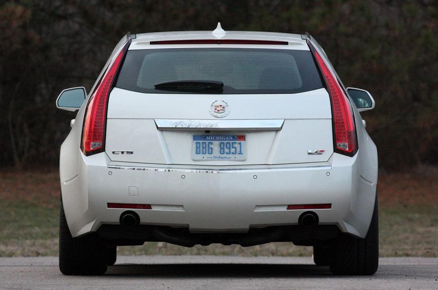  Cadillac CTS-V Sport Wagon 2011 года  (фото 12 из 73)